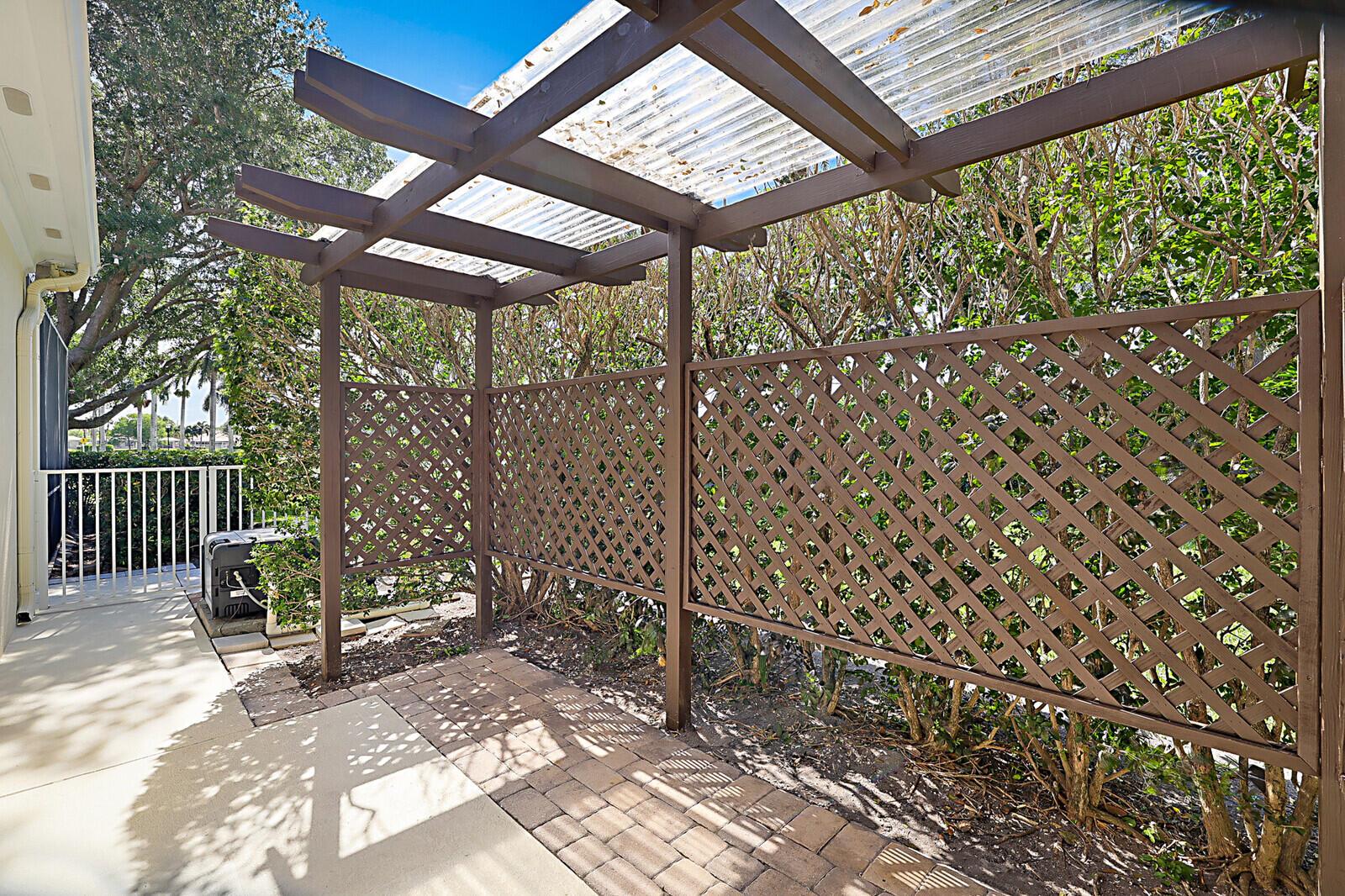 ISLES AT PALM BEACH GARDE - Residential