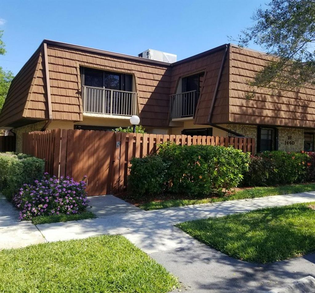 Photo of 1440 N Lawnwood Circle #18b, Fort Pierce, FL 34950 (MLS # R10710481)