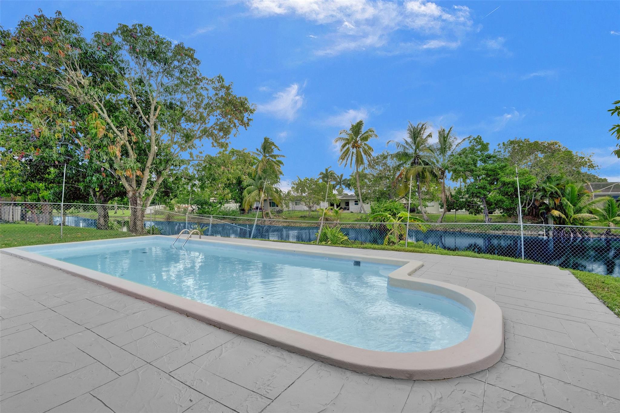 Sunrise Golf Village Sec - Residential