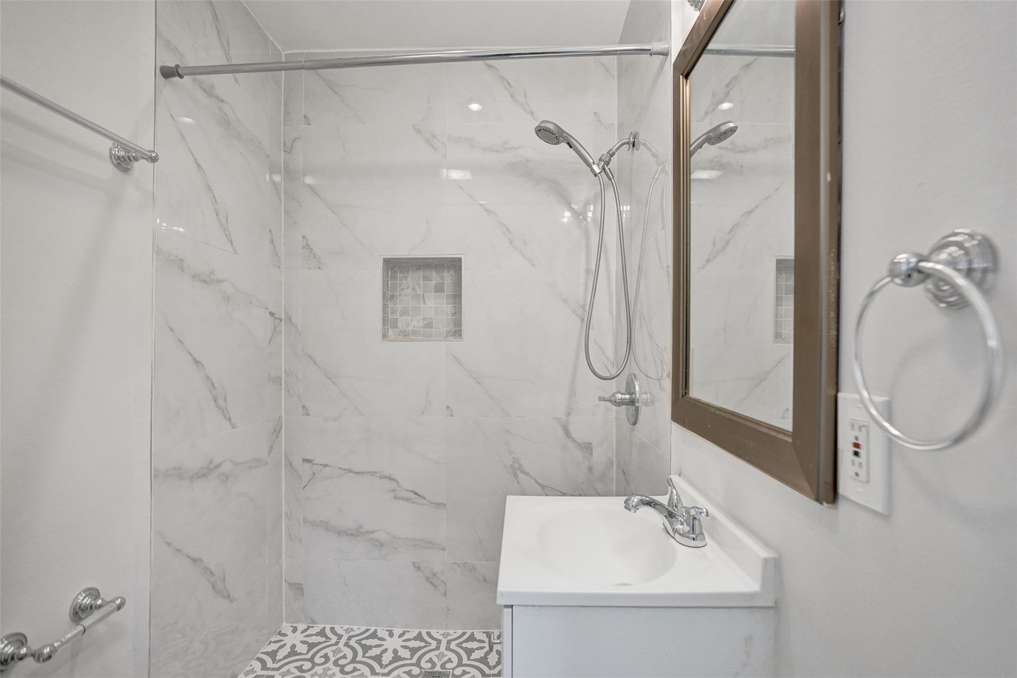 Sunrise Golf Village Sec - Residential