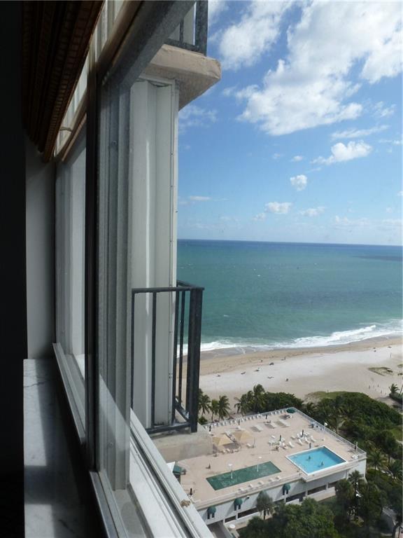 POMPANO BEACH CLUB - Residential