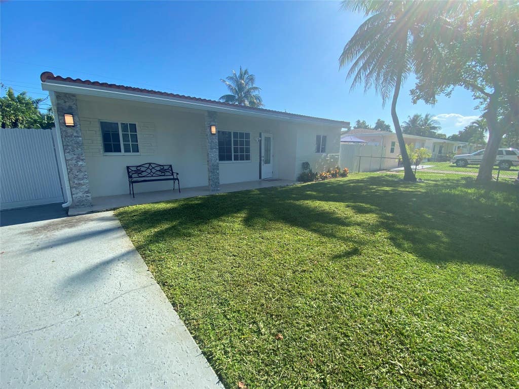 Photo of 6325 Grant Court, Hollywood, FL 33024 (MLS # B26052824)