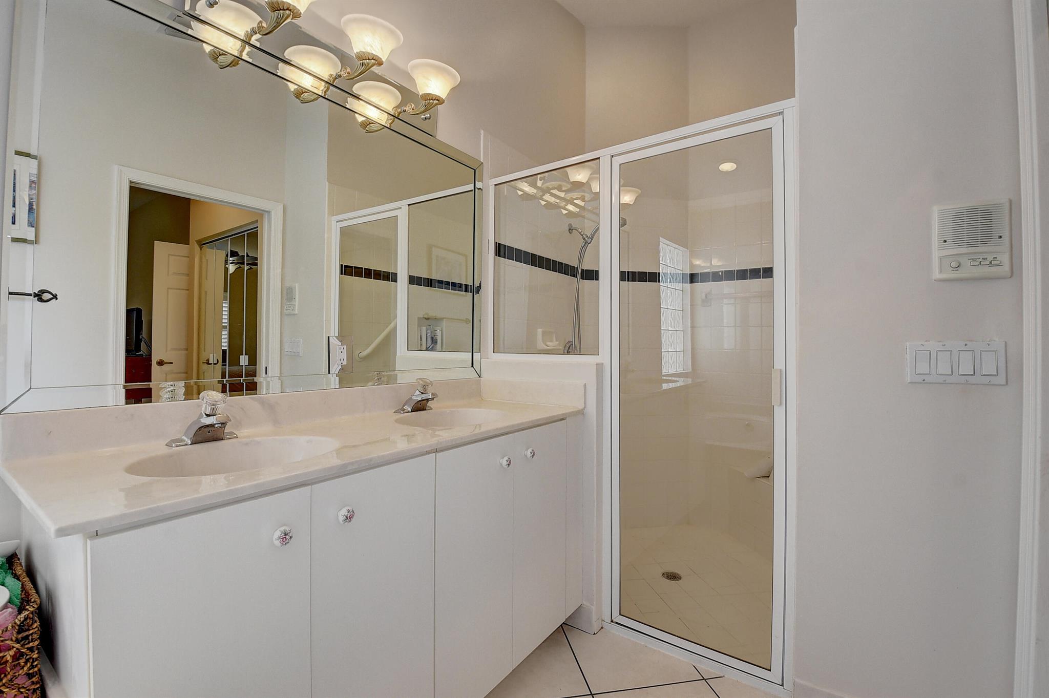 JONES PAR D-3 - Residential Lease