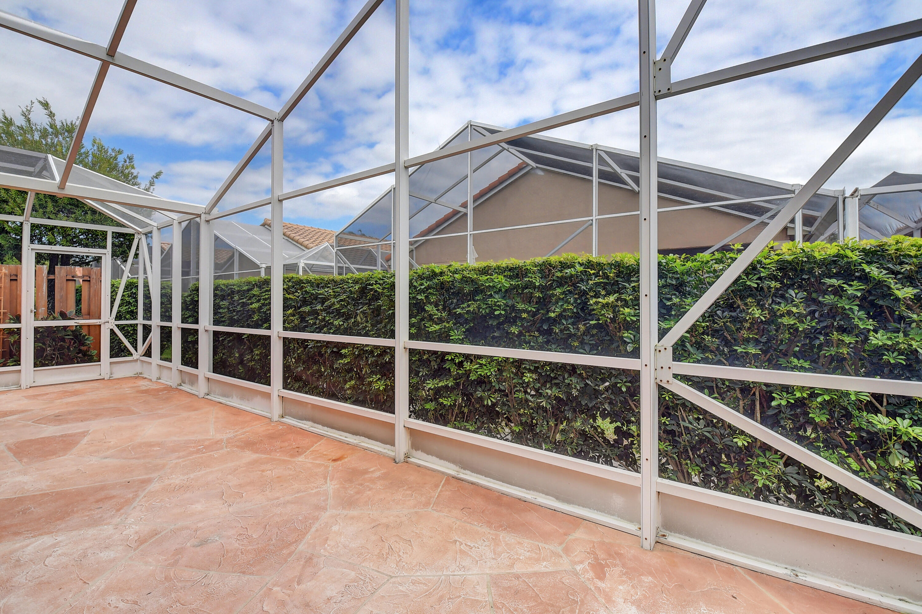 JONES PAR D-3 - Residential Lease