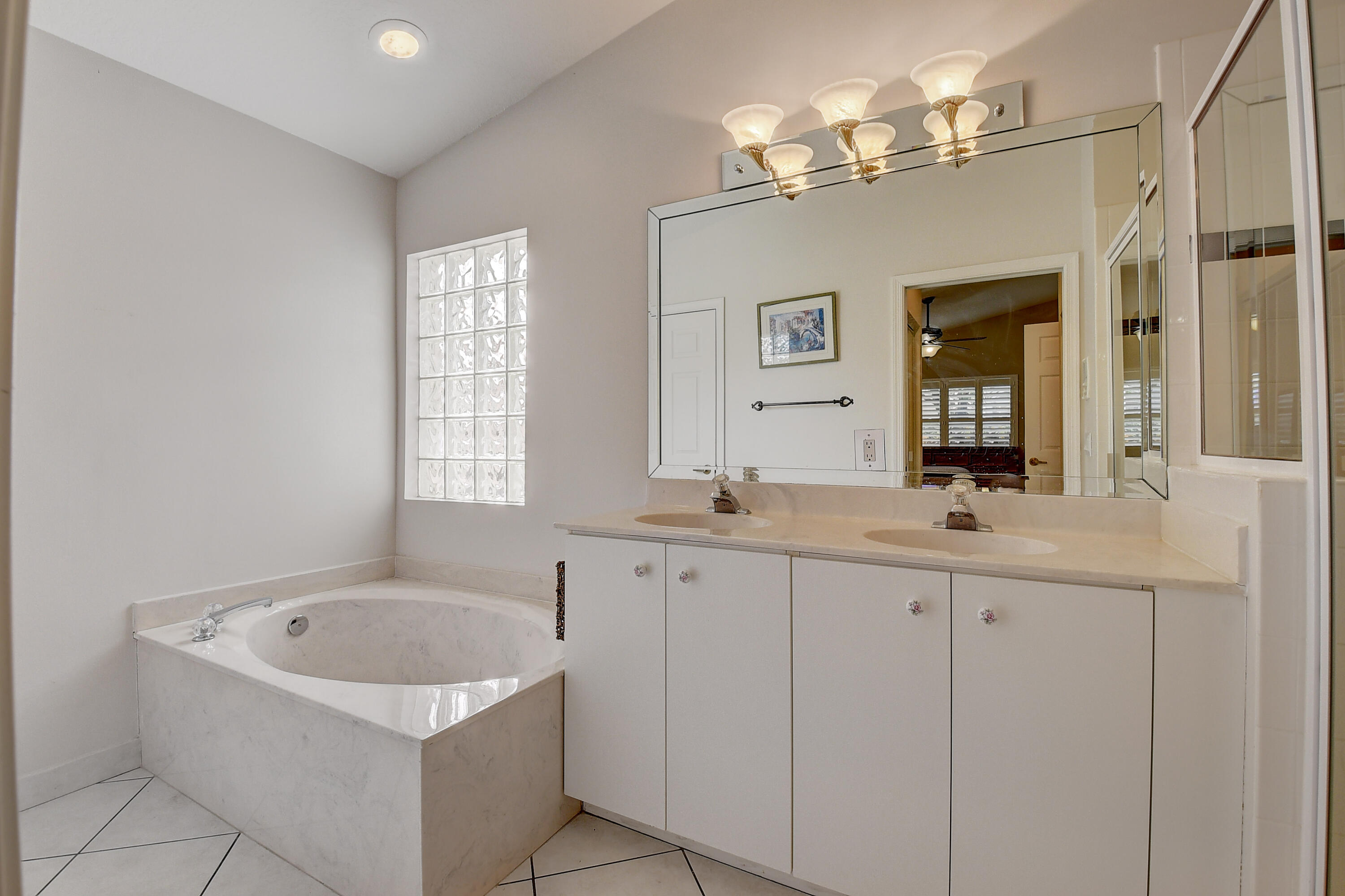 JONES PAR D-3 - Residential Lease