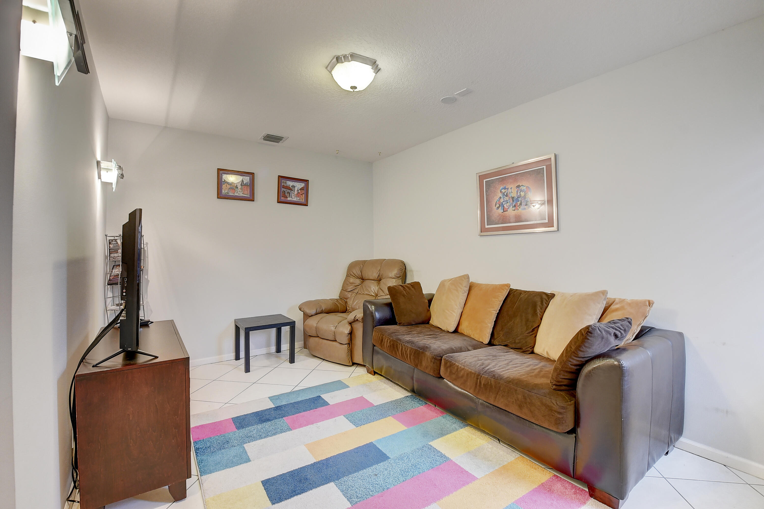 JONES PAR D-3 - Residential Lease