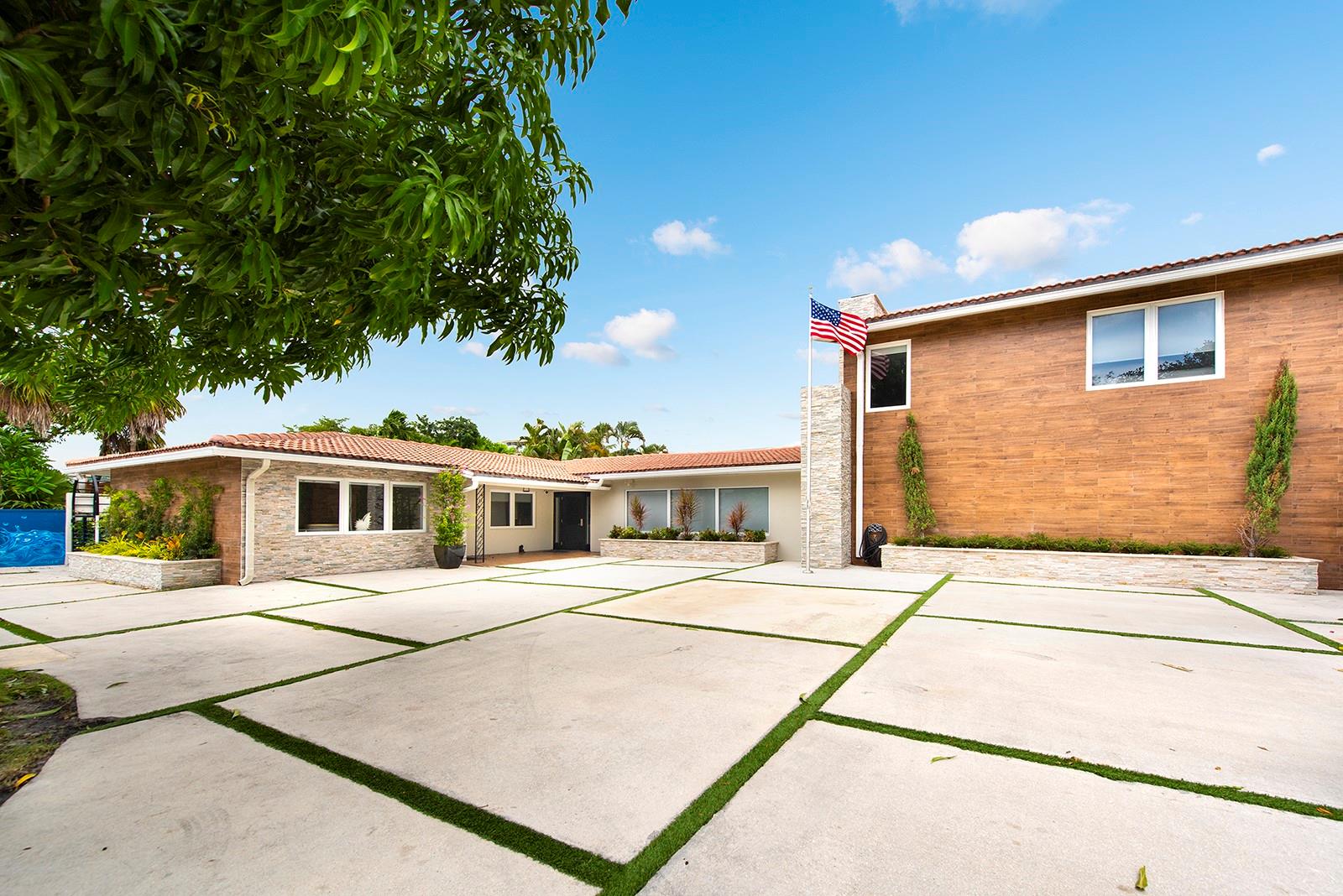 1611 Seabreeze Blvd