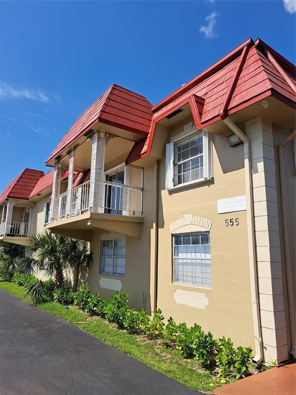 INVESTORS DREAM. Can be rented ASAP. Low HOA only $350 a month. 40 year recertification completed. NEW AC. TLC needed to make for a perfect rental opportunity or primary home that has a blank slate to customize your dream home. Market rentals $1650-$1700. Perfect location from the beach, restaurants, and major highways.