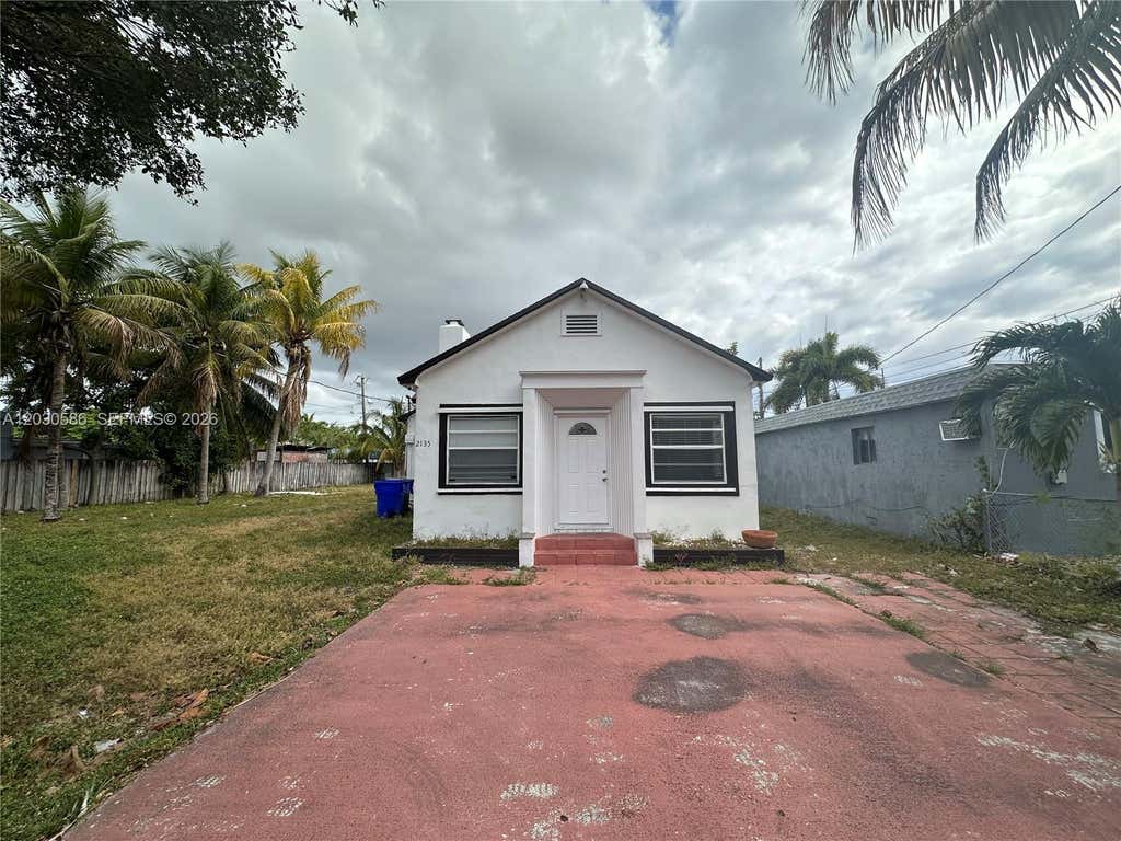 Photo of 2135 Lincoln Street, Hollywood, FL 33020 (MLS # A12030586)