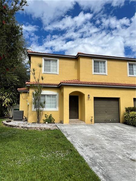 24HR LIVE GUARD GATE* Beautiful well maintained 3 bedroom 2 1/2 bath CORNER UNIT townhome with a one car garage in desirable AVALON. Freshly painted, large driveway for 2-4 cars, large master with walk-in closet, spacious loft, washer/dryer conveniently located upstairs. community pool, tennis court, basketball court. Must make 3x the rent, no evictions, no pets. 650 minimum credit score