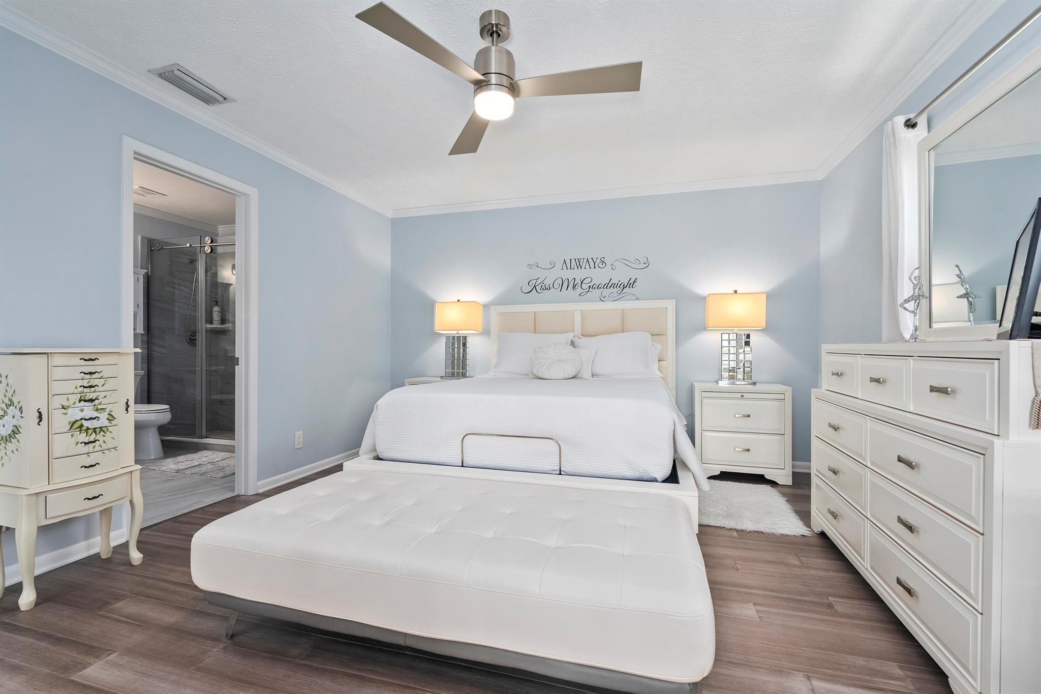 Stuart, Florida 34996, United States, 2 Bedrooms Bedrooms, ,2 BathroomsBathrooms,Residential,Pending,209574