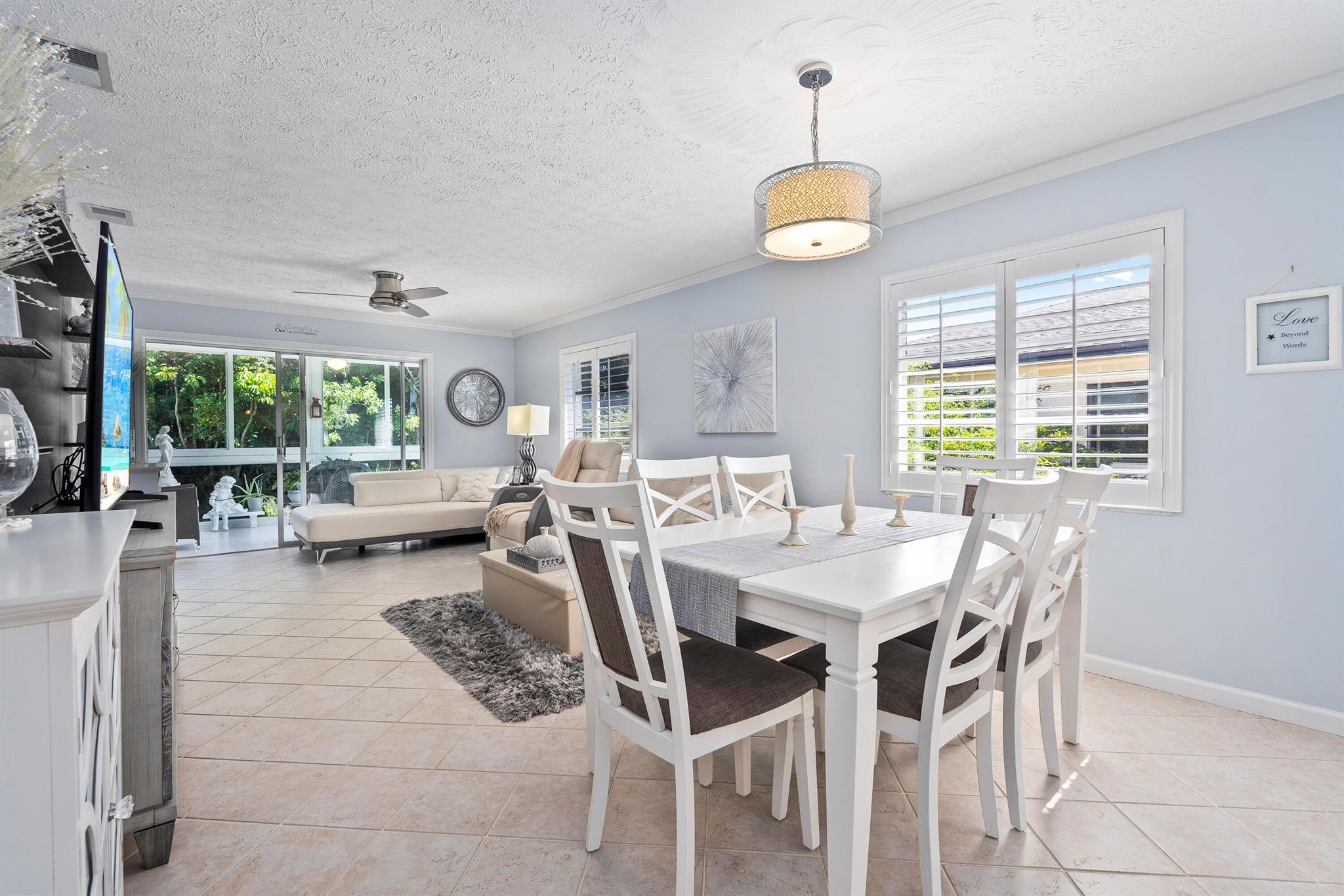 Stuart, Florida 34996, United States, 2 Bedrooms Bedrooms, ,2 BathroomsBathrooms,Residential,Pending,209574