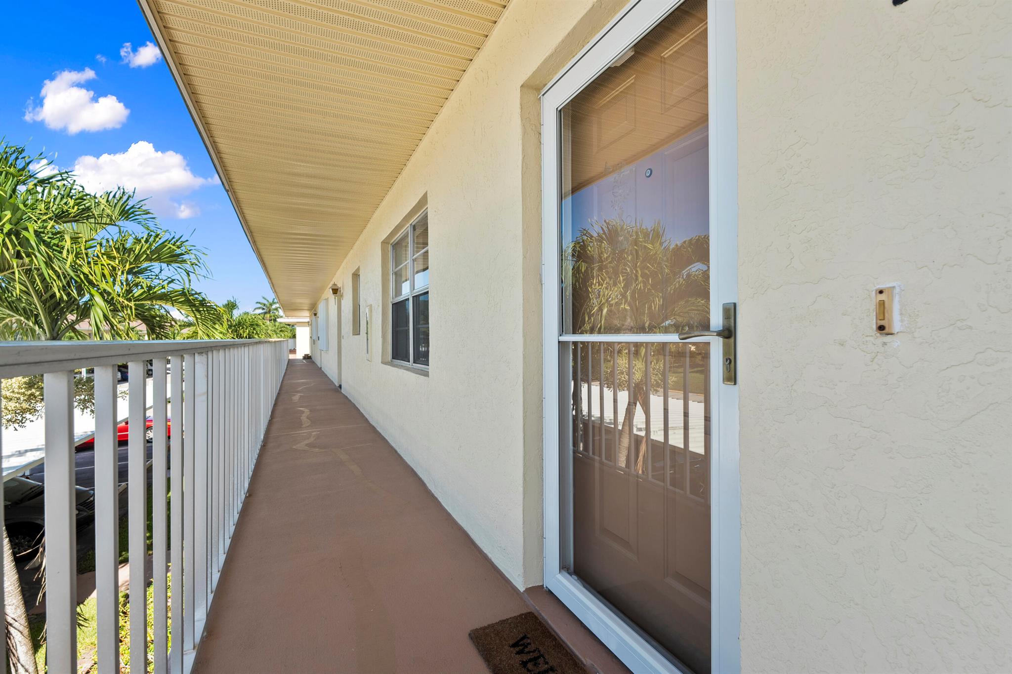 Stuart, Florida 34996, United States, 2 Bedrooms Bedrooms, ,2 BathroomsBathrooms,Residential,Pending,209574