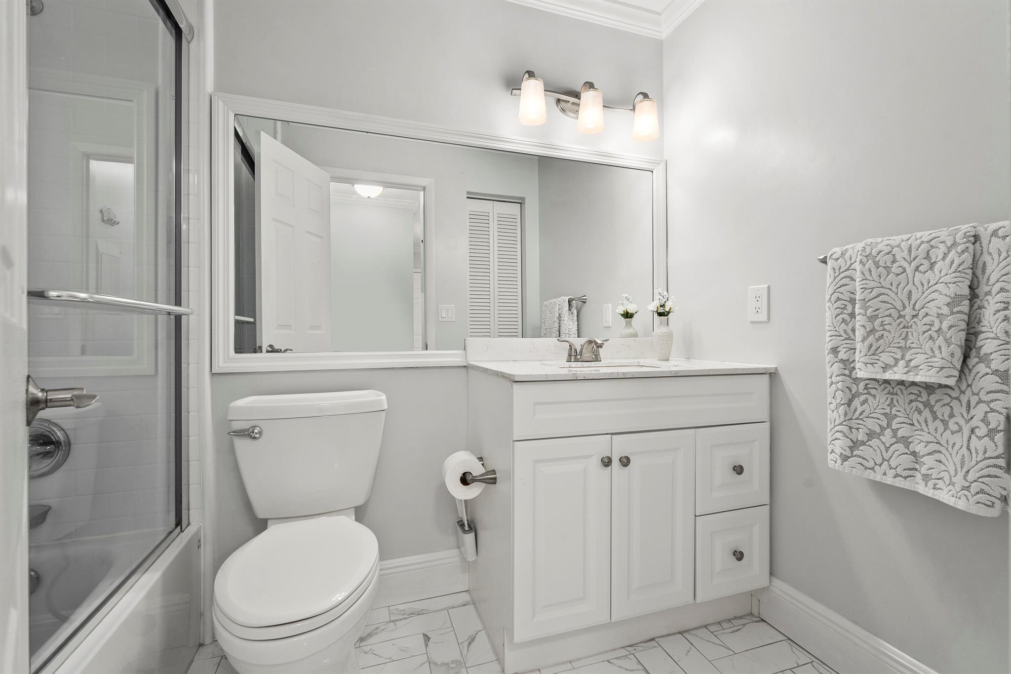 Stuart, Florida 34996, United States, 2 Bedrooms Bedrooms, ,2 BathroomsBathrooms,Residential,Pending,209574