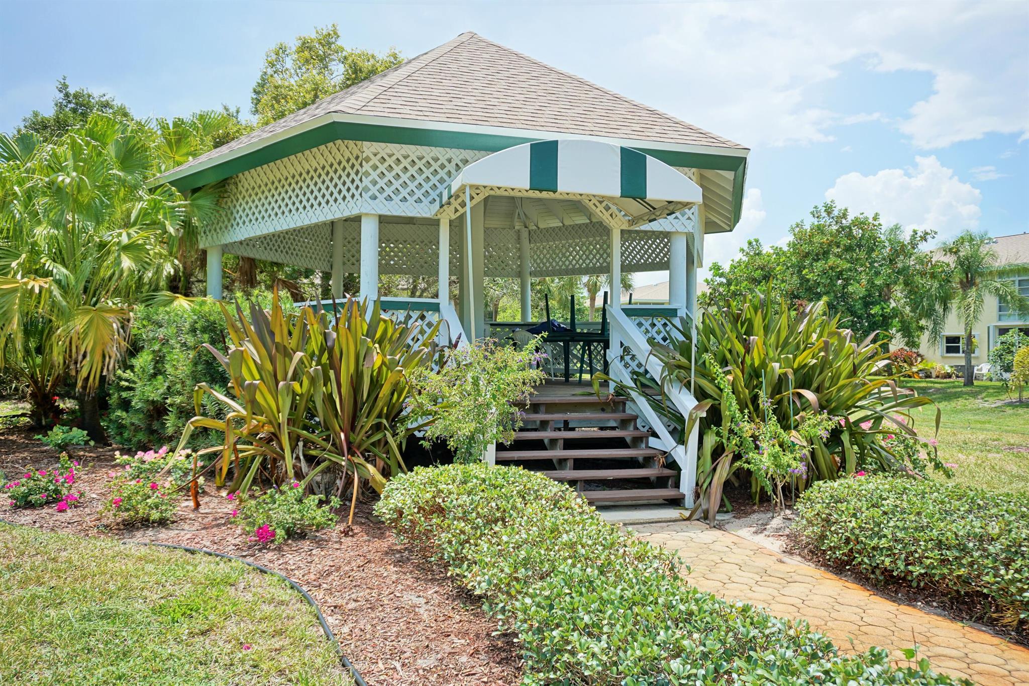 Stuart, Florida 34996, United States, 2 Bedrooms Bedrooms, ,2 BathroomsBathrooms,Residential,Pending,209574