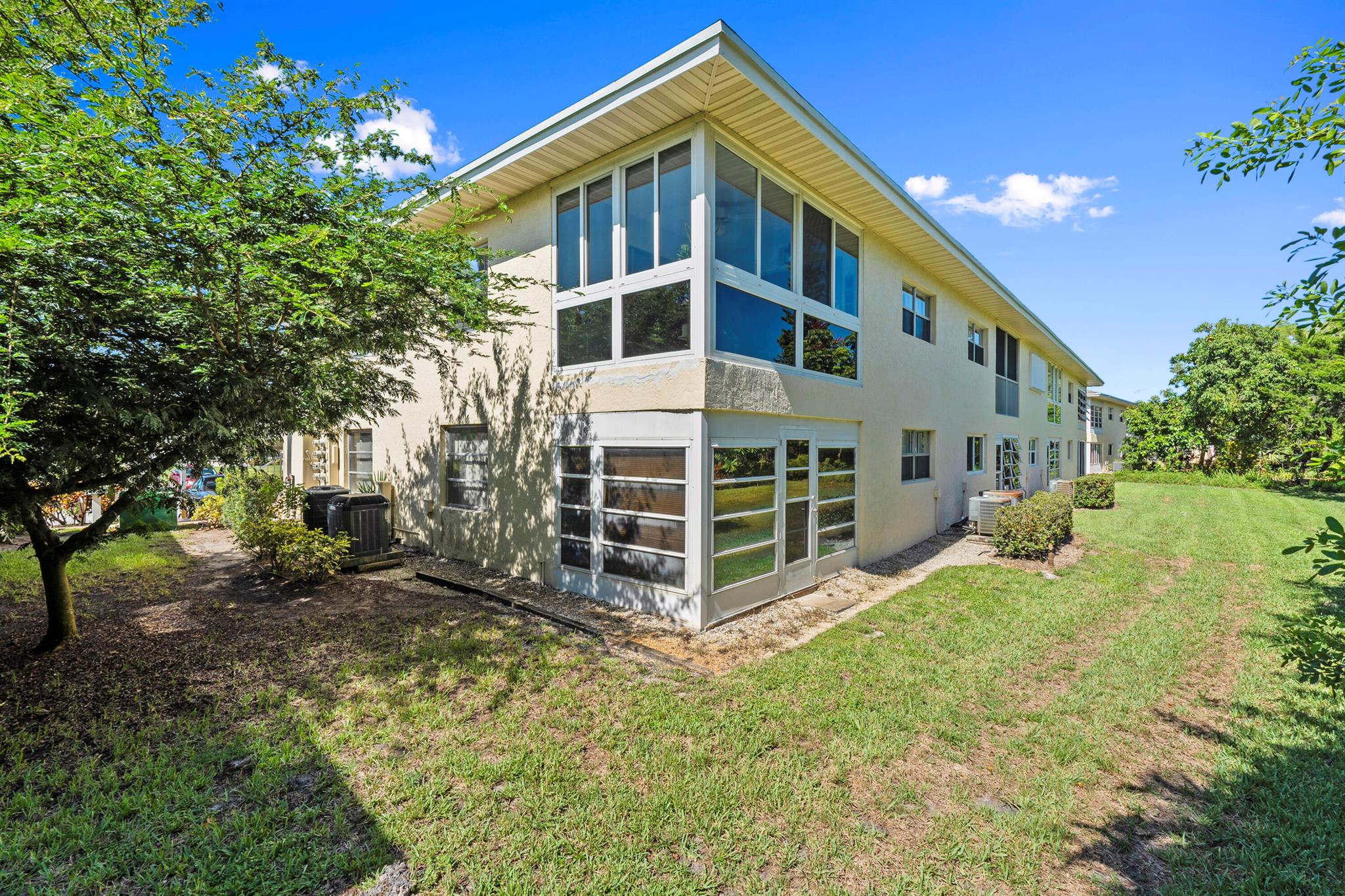 Stuart, Florida 34996, United States, 2 Bedrooms Bedrooms, ,2 BathroomsBathrooms,Residential,Pending,209574