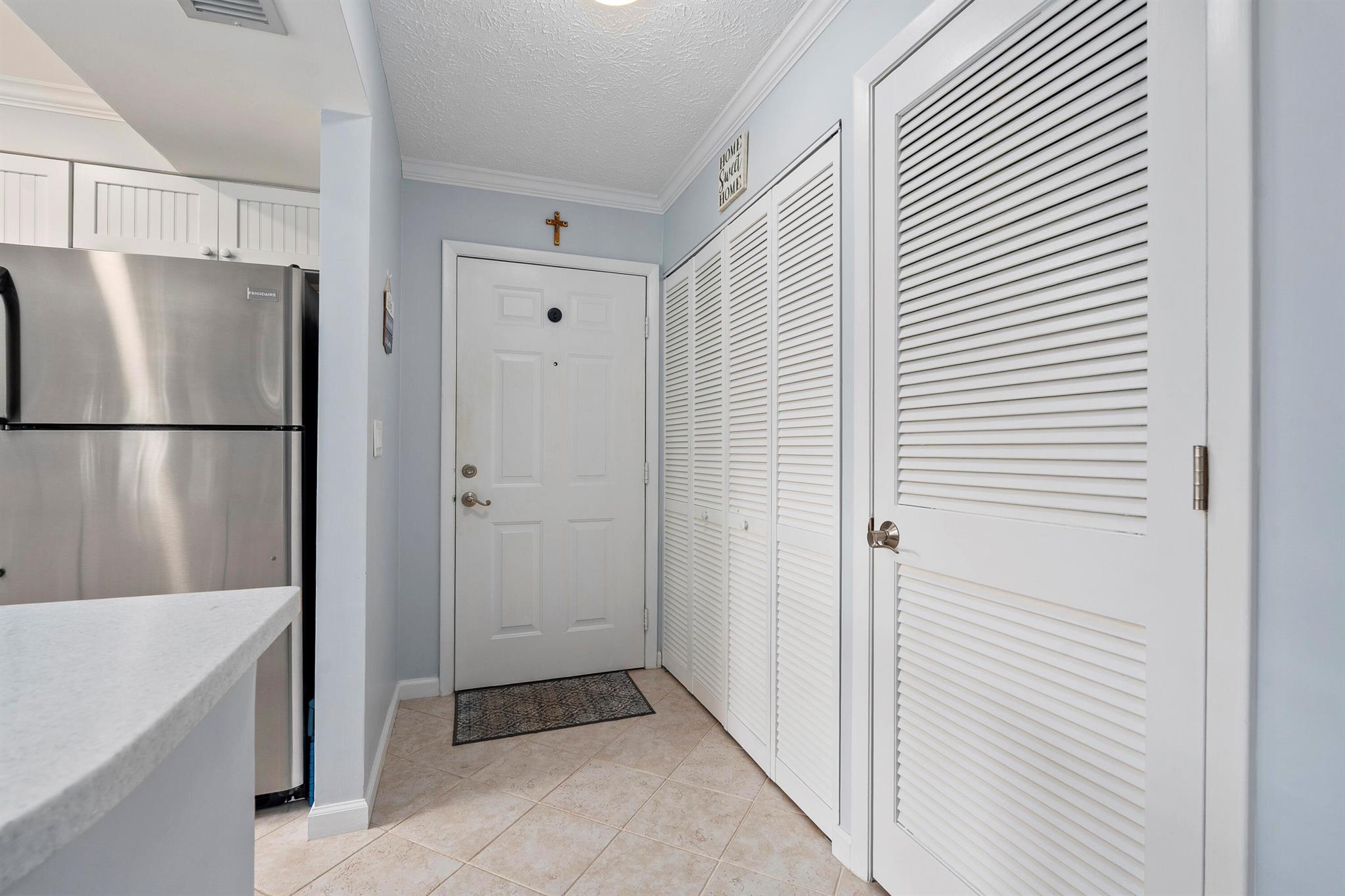 Stuart, Florida 34996, United States, 2 Bedrooms Bedrooms, ,2 BathroomsBathrooms,Residential,Pending,209574