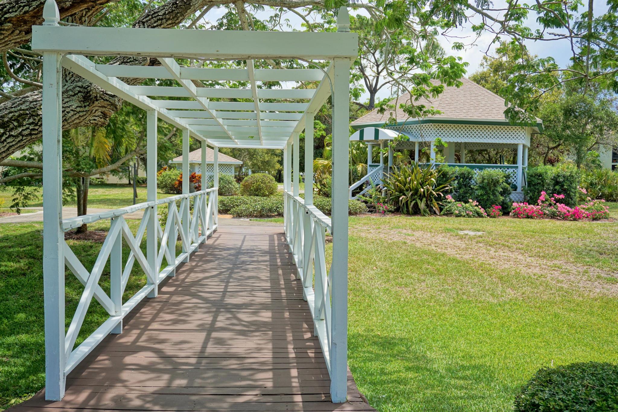 Stuart, Florida 34996, United States, 2 Bedrooms Bedrooms, ,2 BathroomsBathrooms,Residential,Pending,209574