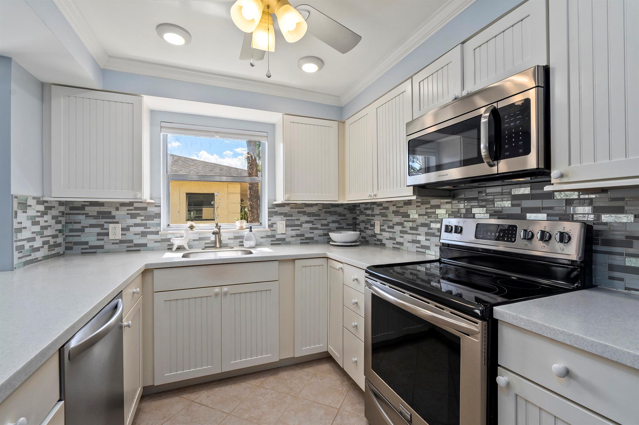 Stuart, Florida 34996, United States, 2 Bedrooms Bedrooms, ,2 BathroomsBathrooms,Residential,Pending,209574