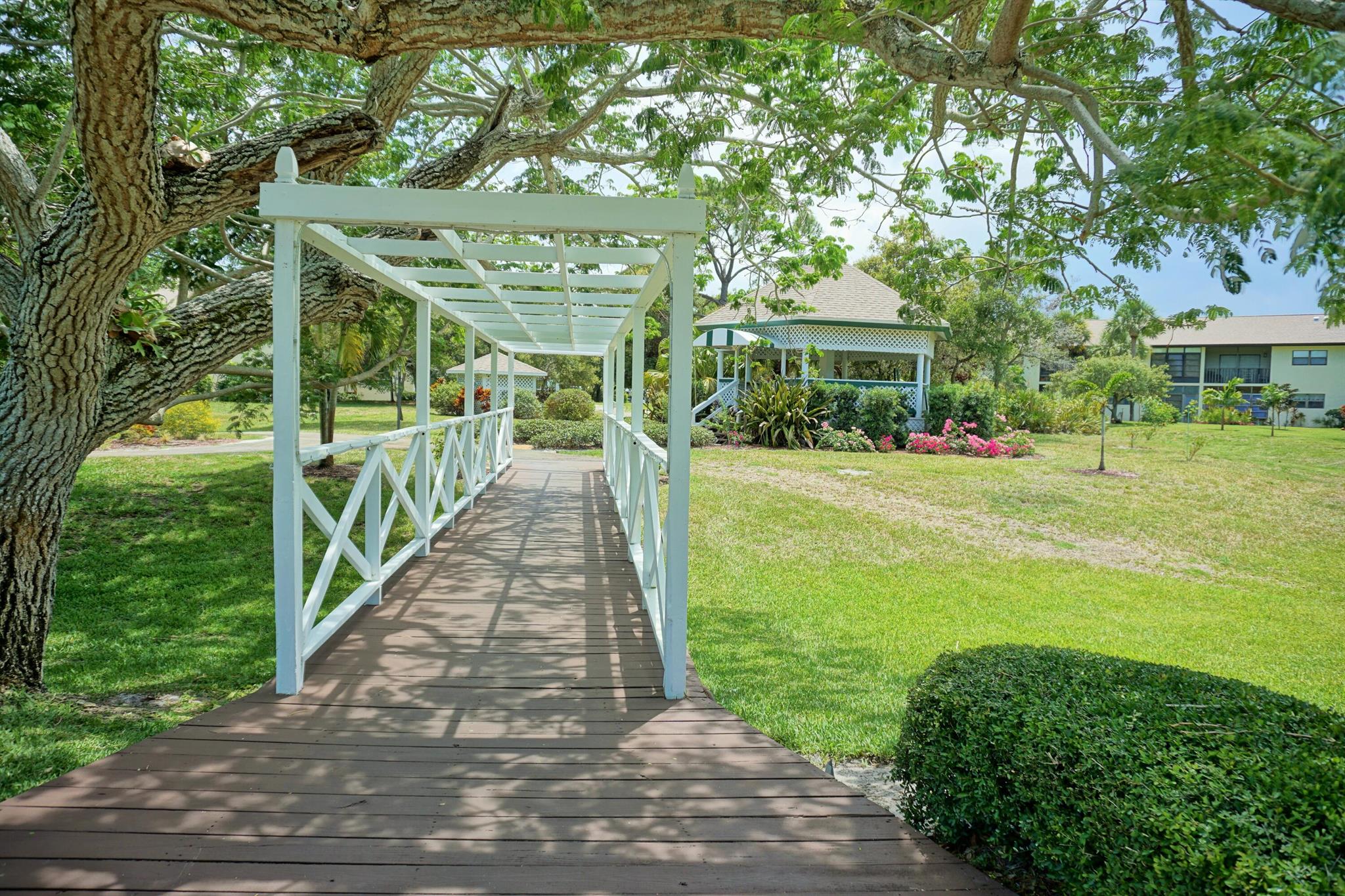 Stuart, Florida 34996, United States, 2 Bedrooms Bedrooms, ,2 BathroomsBathrooms,Residential,Pending,209574