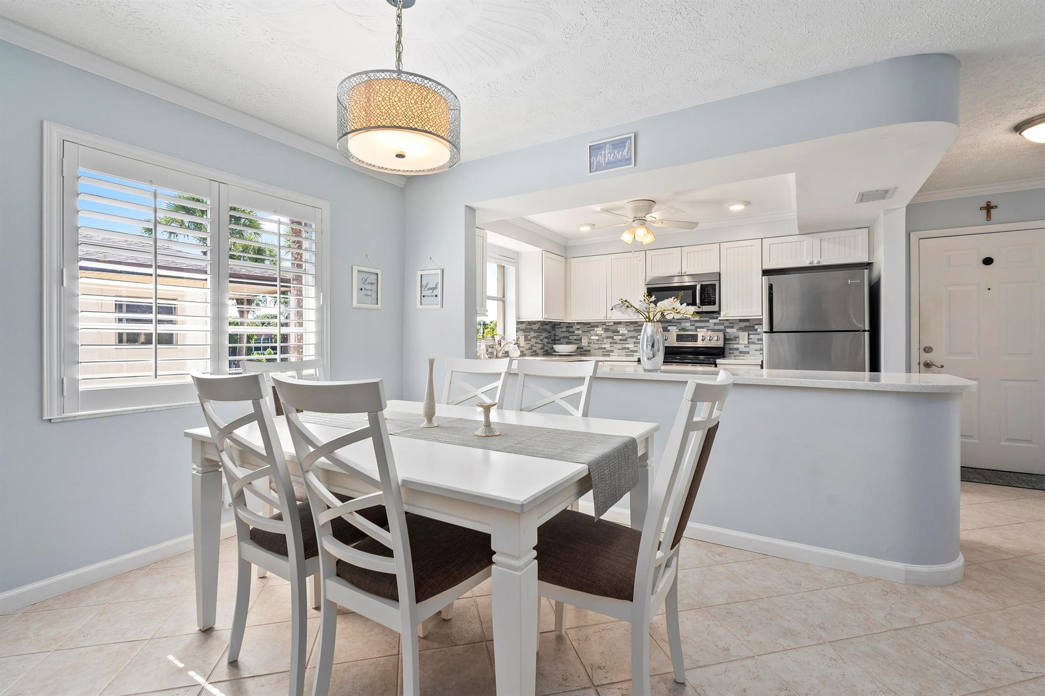 Stuart, Florida 34996, United States, 2 Bedrooms Bedrooms, ,2 BathroomsBathrooms,Residential,Pending,209574