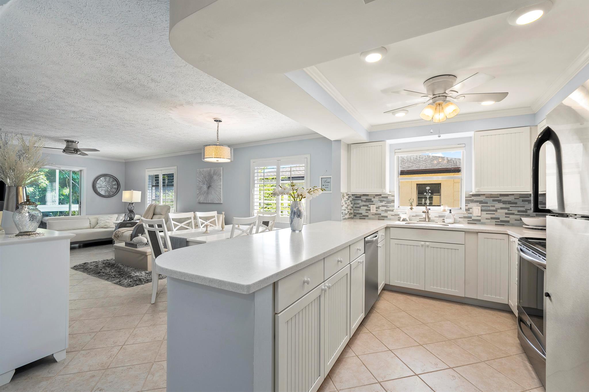 Stuart, Florida 34996, United States, 2 Bedrooms Bedrooms, ,2 BathroomsBathrooms,Residential,Pending,209574