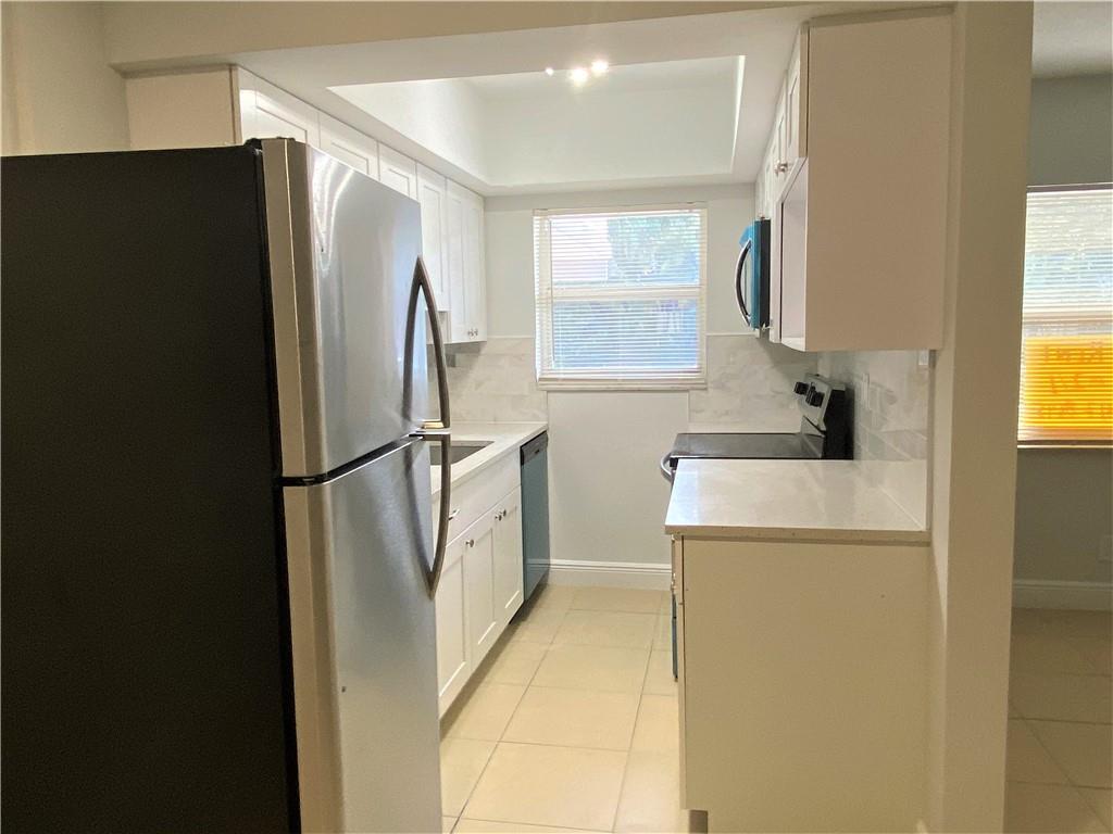 VUN DUTCH APPARTMENTS - Residential Lease