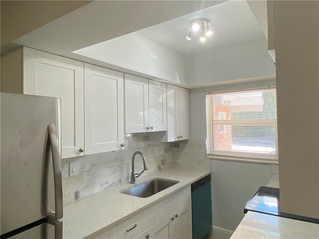 VUN DUTCH APPARTMENTS - Residential Lease