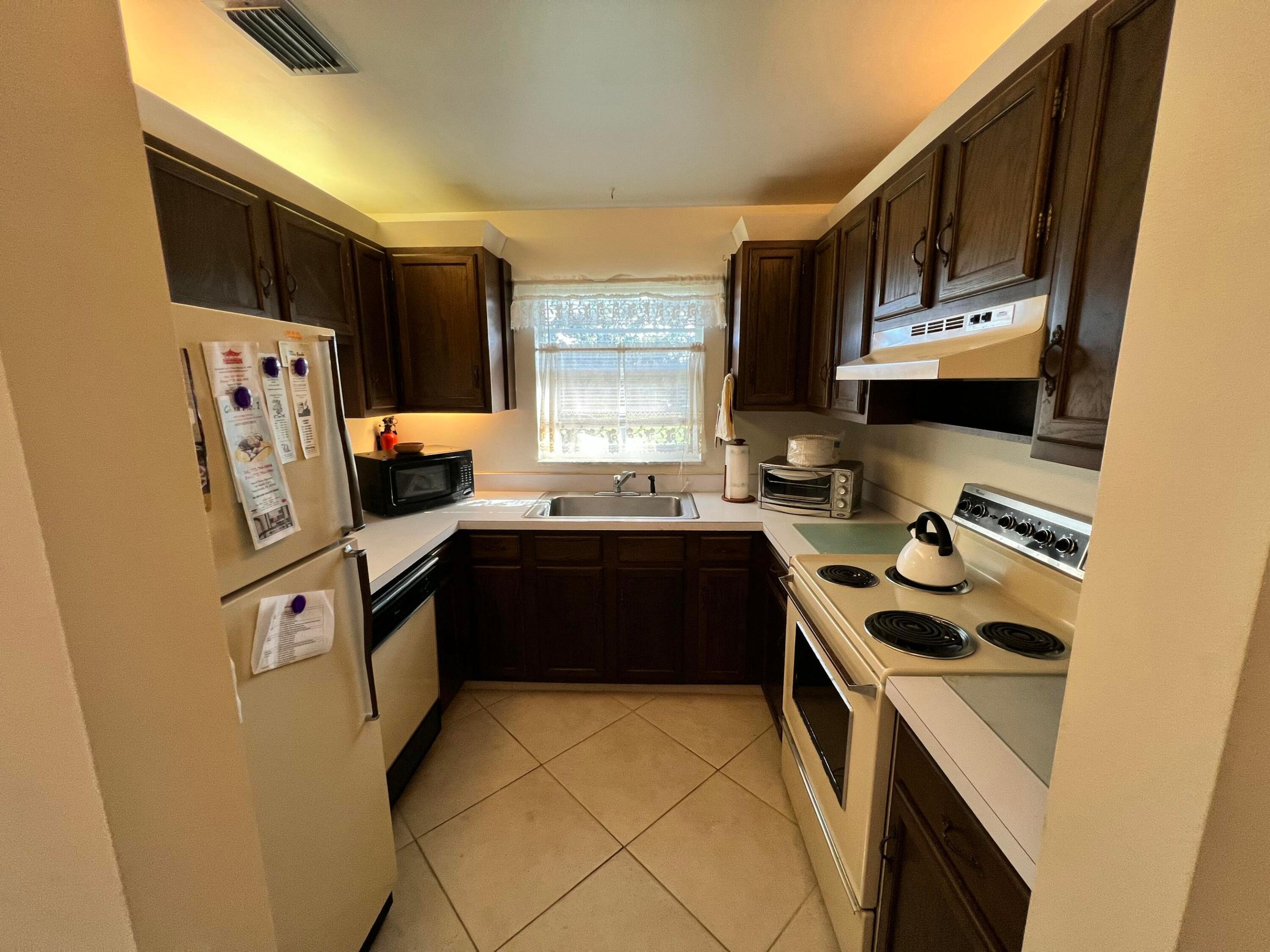 VISTA ROYALE PHASE IV BLDGS 83-111 - Residential