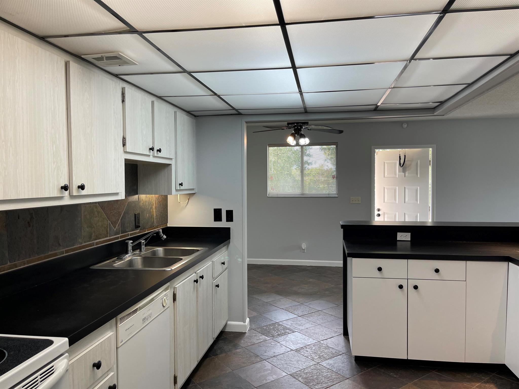 FAIRVIEW VILLAS CONDO - Residential Lease