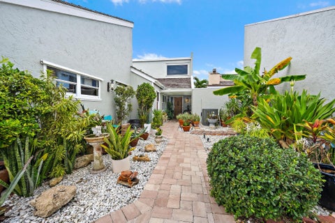 Photo of 17050 Traverse Circle, Jupiter, FL 33477 (MLS # B26084543)