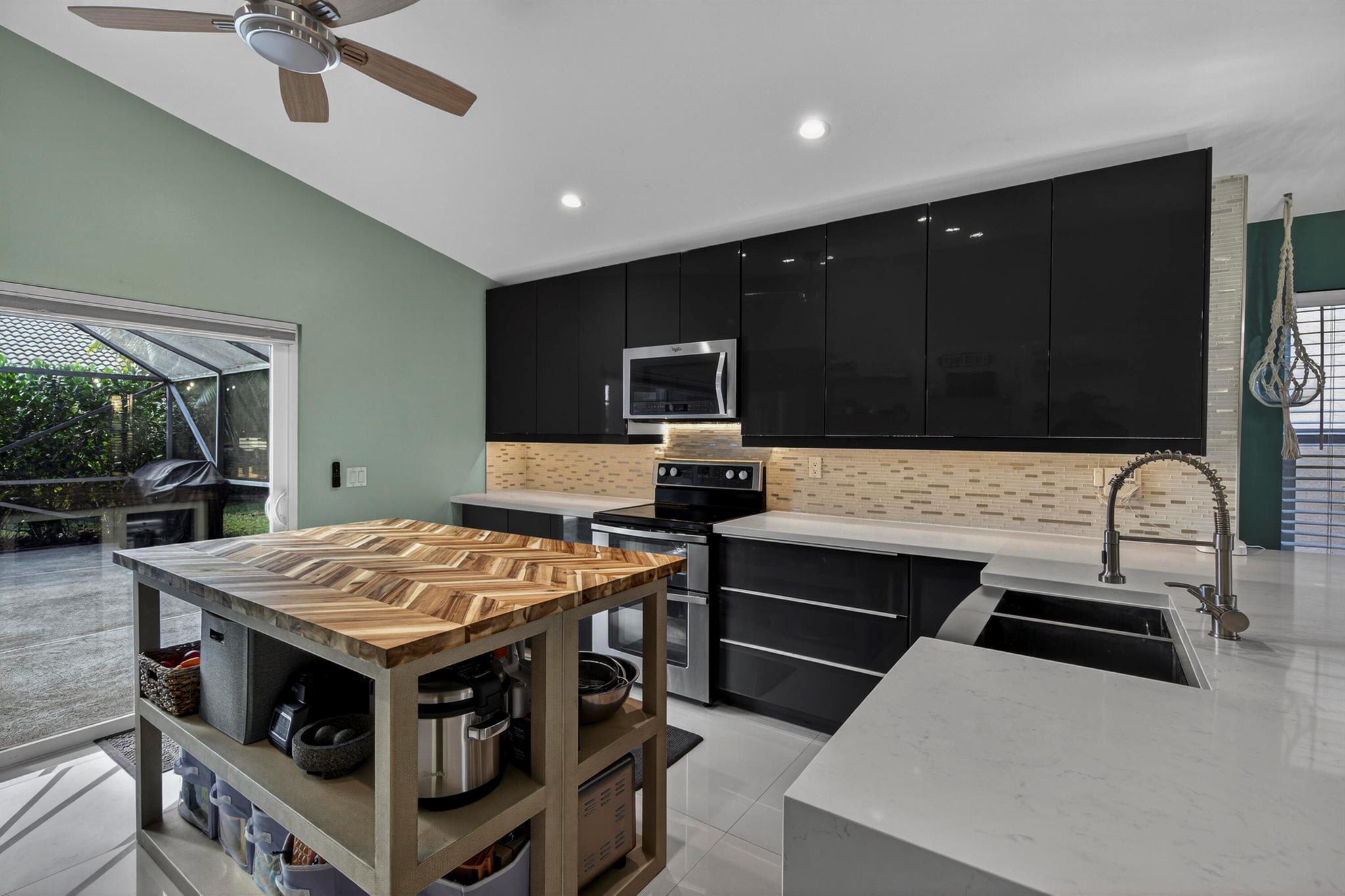 RAINBOW LAKES TR E - Residential