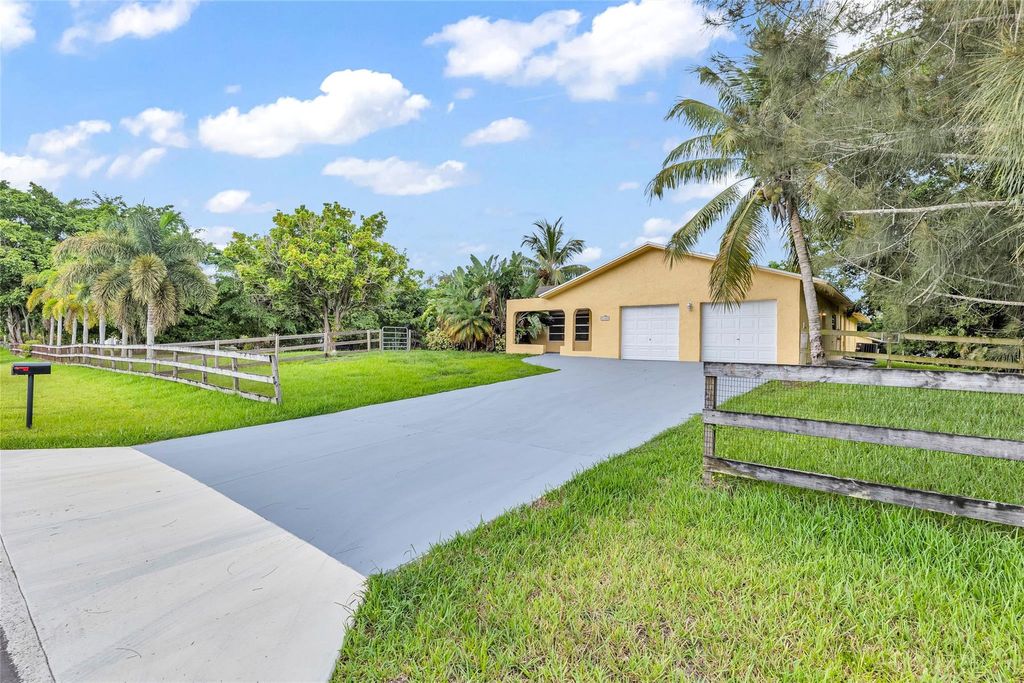 Photo of 11550 SW 17th Court, Davie, FL 33325 (MLS # F10466341)