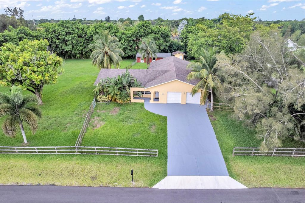 Photo of 11550 SW 17th Court, Davie, FL 33325 (MLS # F10466341)