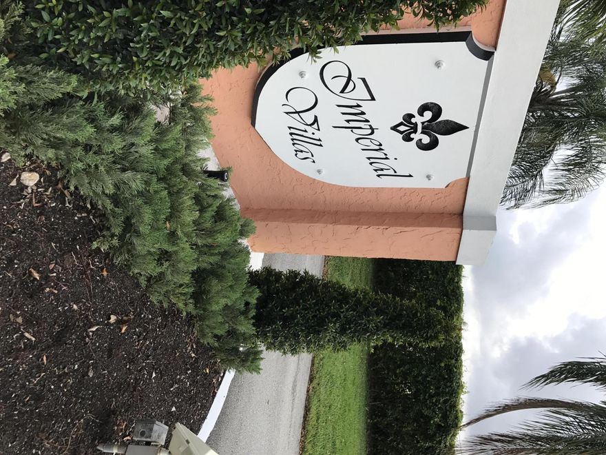 All ages
close to beaches
spacious
community pool
new A/C