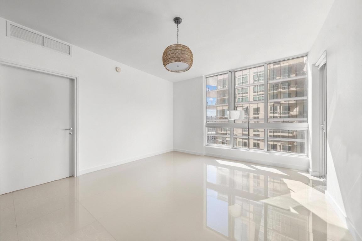 MET 1 CONDO - Residential