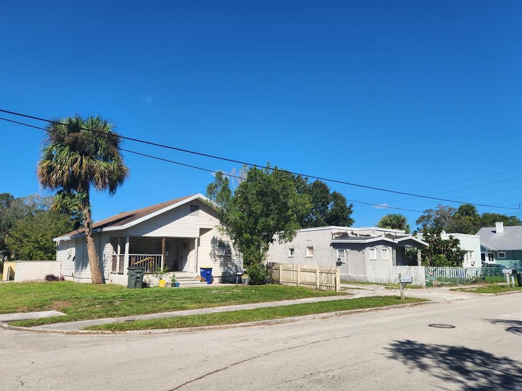Photo of 511 Texas Court, Fort Pierce, FL 34950 (MLS # R10836687)