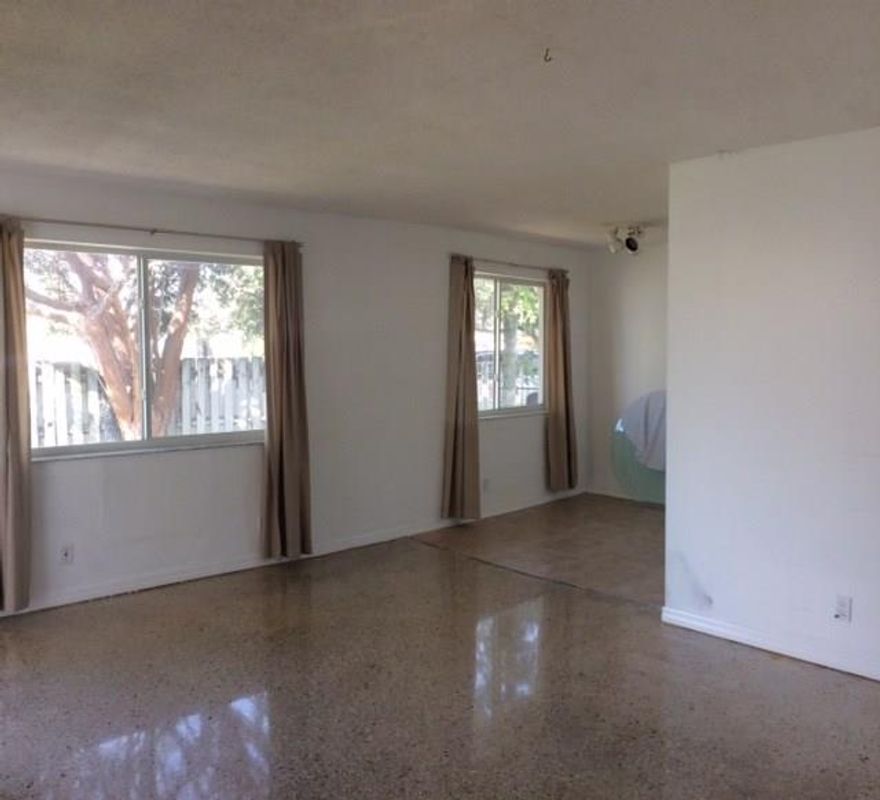 Very private duplex with fenced yard.  Spacious and updated kitchen.  Washer and Dryer inside the unit. Pets ok with deposit.  No aggressive breeds.  First, last and security a must.   Good credit and no criminal backgrounds.