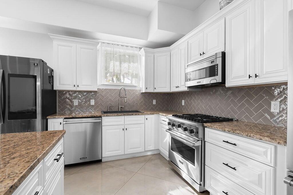 Jupiter In the Pines - Residential Lease