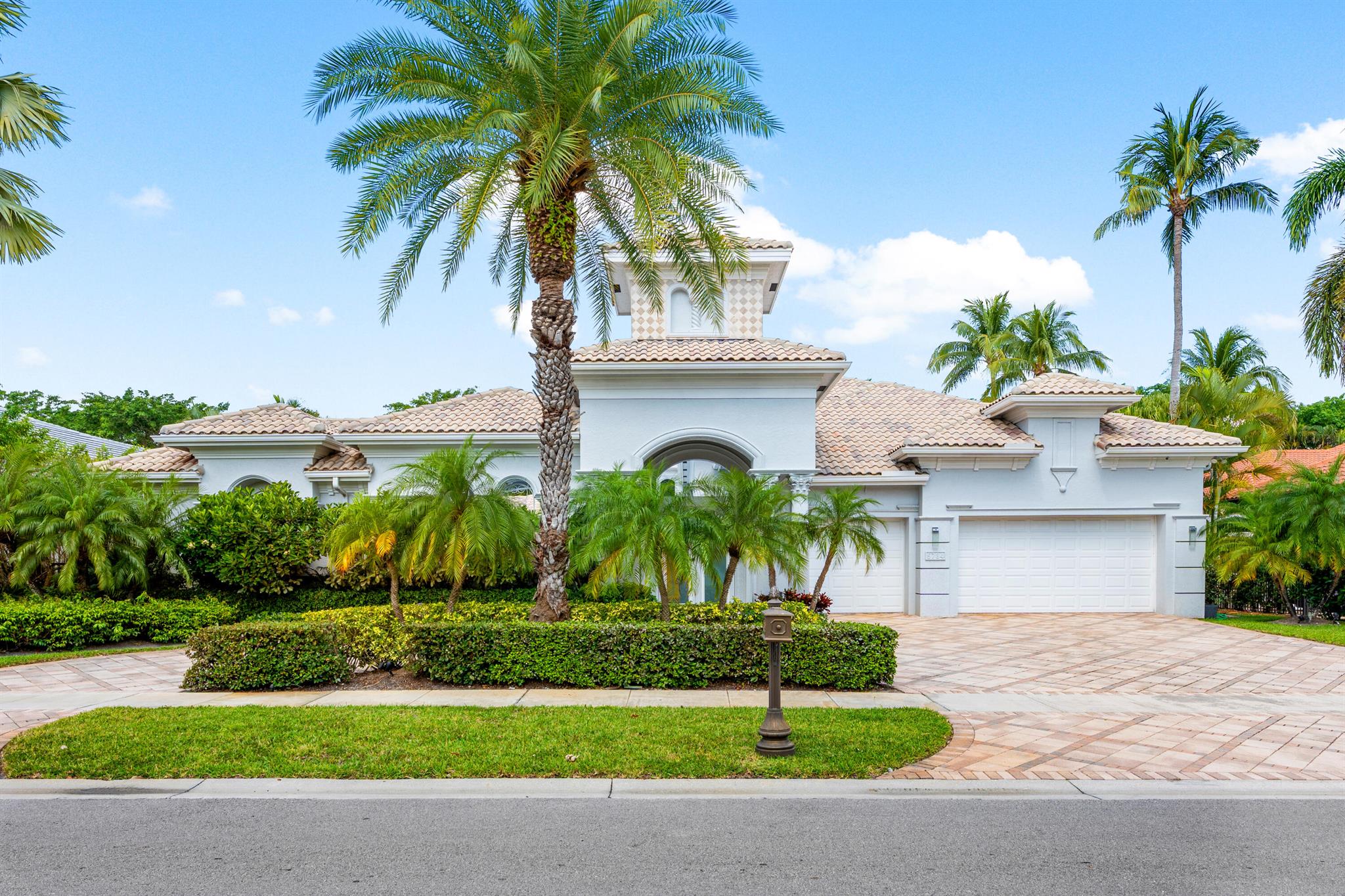 5784 Vintage Oaks Circle
