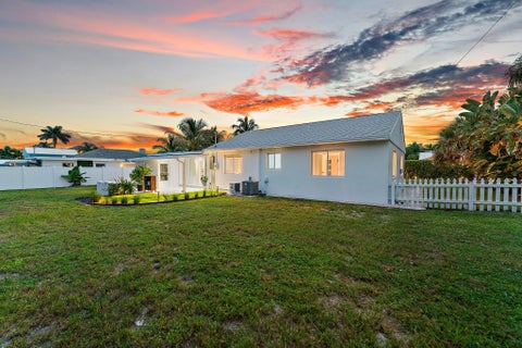 Tiny photo for 3437 Palm Court, Jupiter, FL 33469 (MLS # B26083858)
