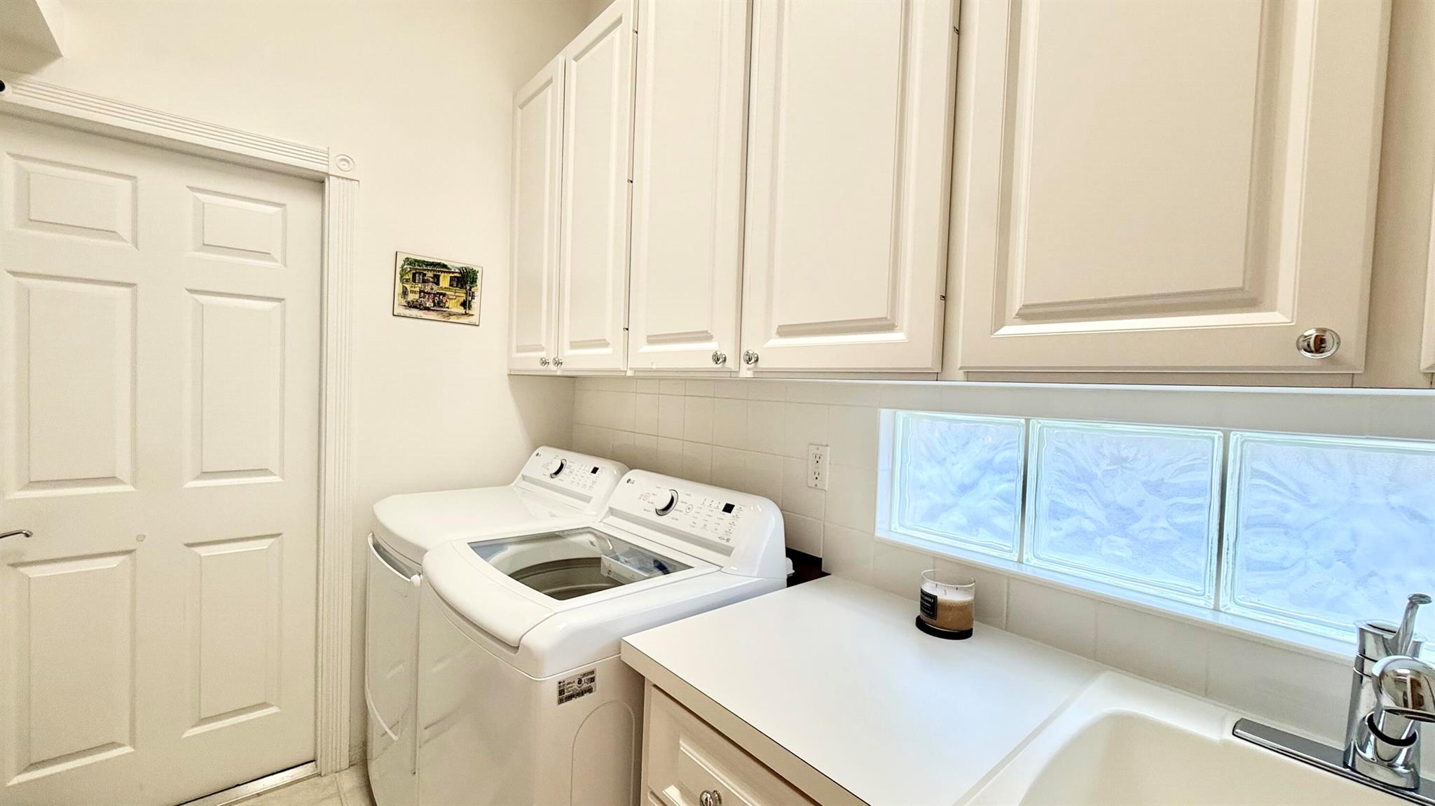 RIVERWALK - Residential