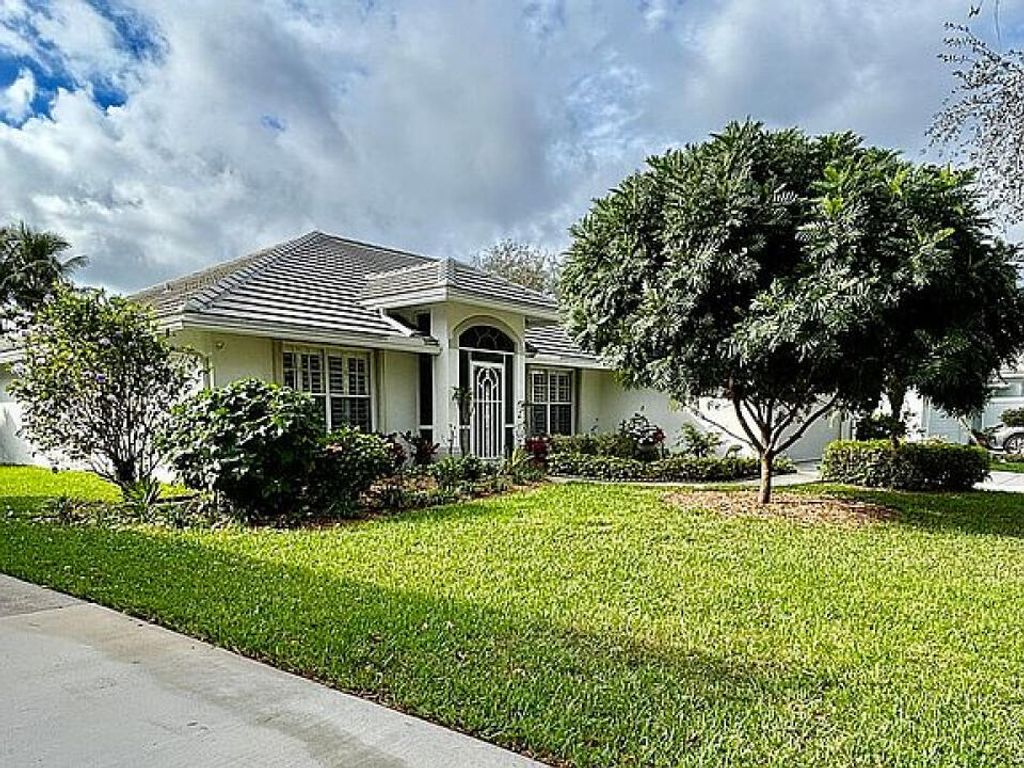 Photo of 1045 Egret Circle N, Jupiter, FL 33458 (MLS # R10955819)