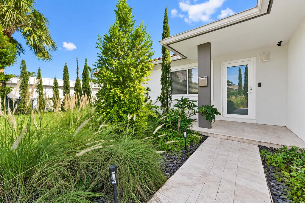 Photo of 2630 NE 22nd Street, Pompano Beach, FL 33062 (MLS # B26081438)
