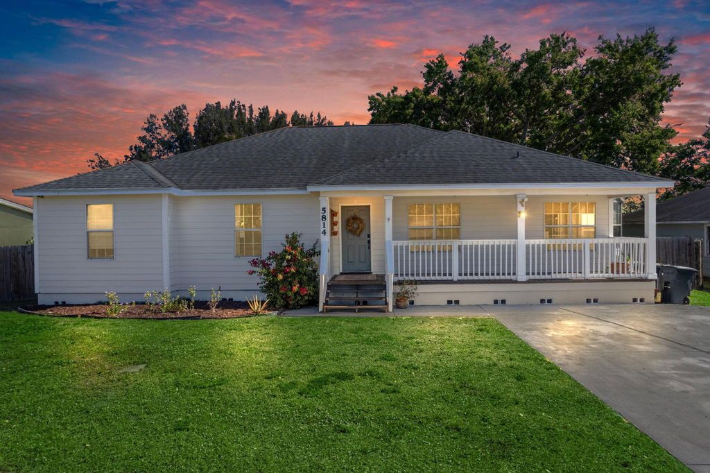 Photo of 5814 Killarney Avenue, Fort Pierce, FL 34951 (MLS # R11101858)