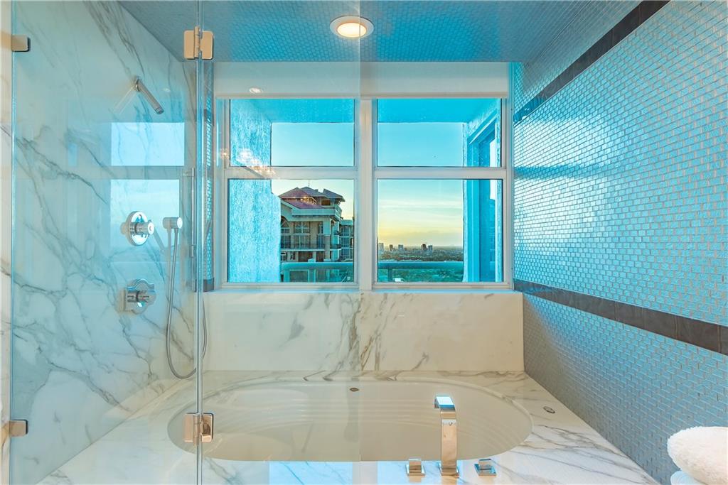 Las Olas Beach Club - Residential