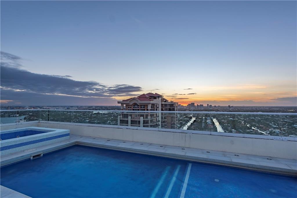 Las Olas Beach Club - Residential