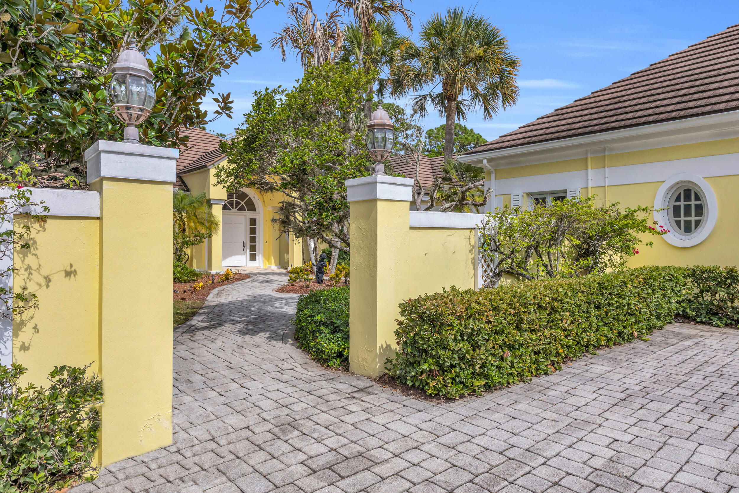 7107 SE Golfhouse Drive