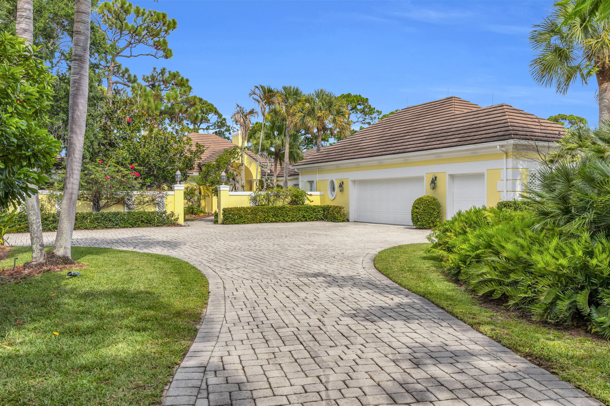 7107 SE Golfhouse Drive