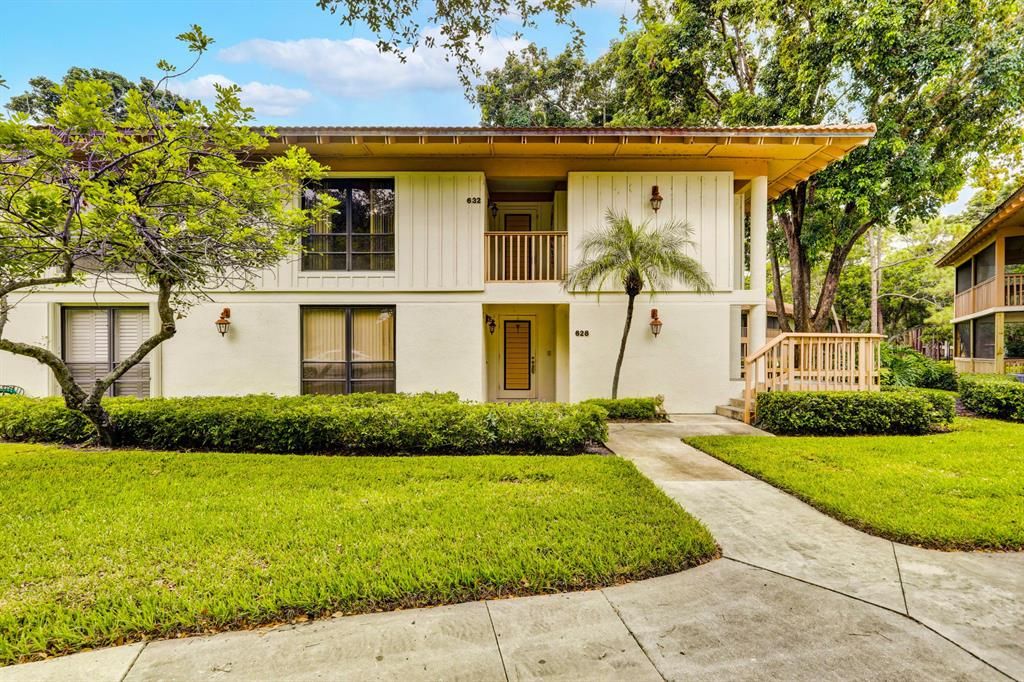 Photo of 632 Brackenwood Cove, Palm Beach Gardens, FL 33418 (MLS # R10743017)